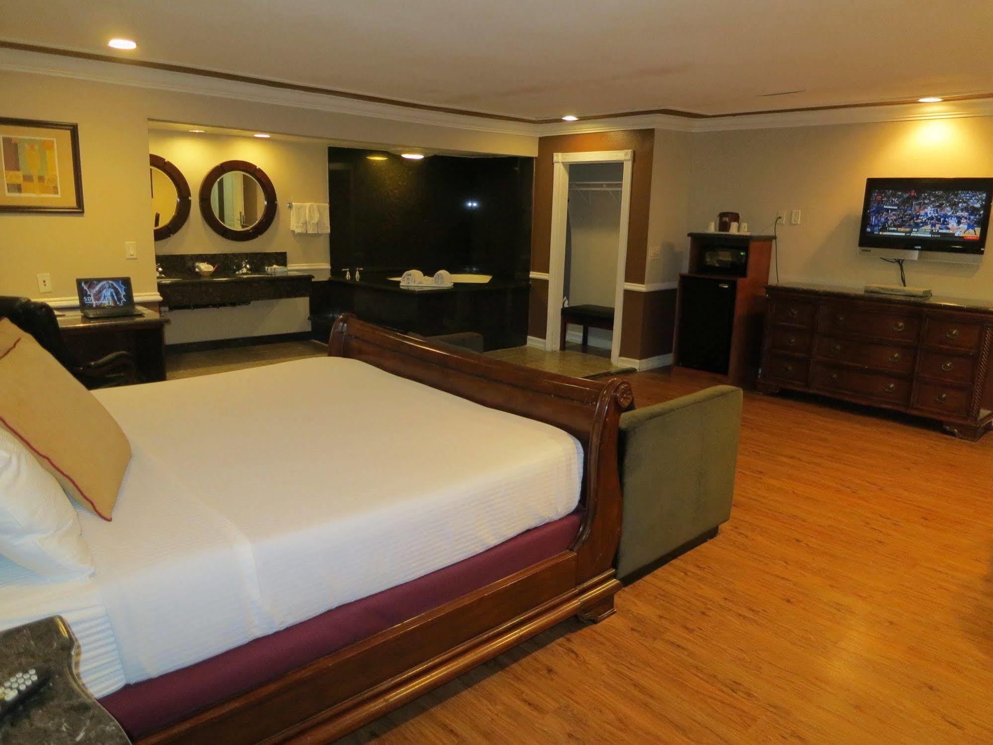 Dynasty Hotel Riverside