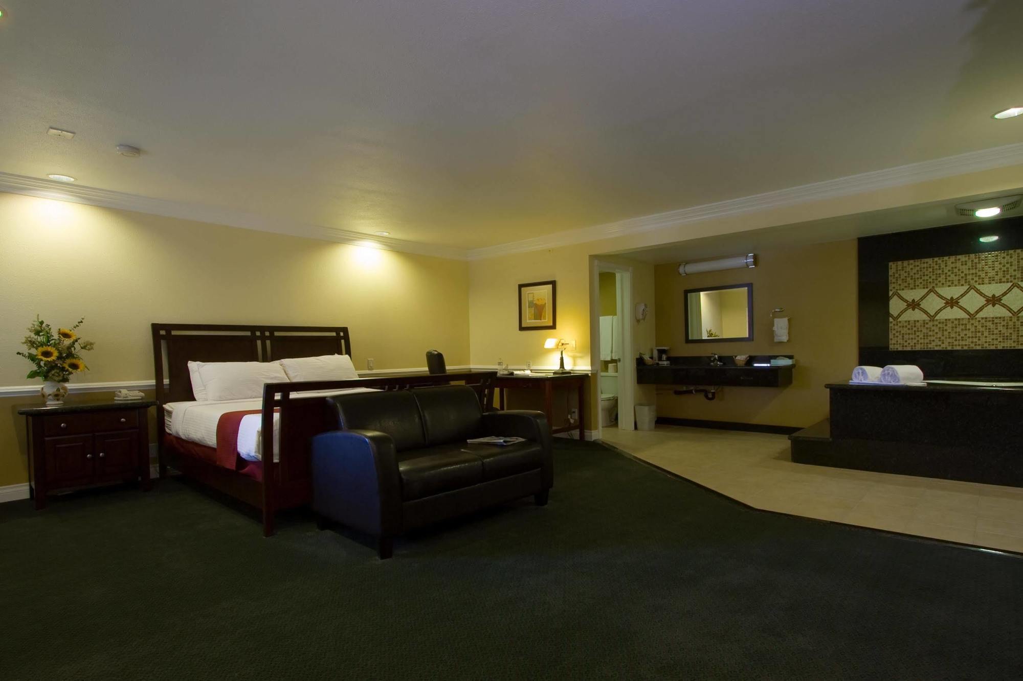 Dynasty Hotel Riverside